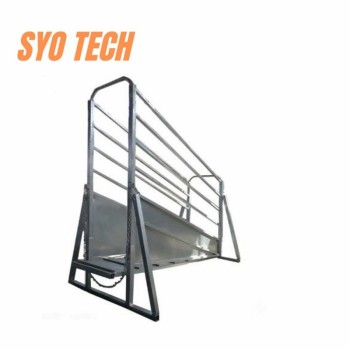 Hot Dipped Galvanized Mobile Adjustable Premium Livestock Equipment Farming Cattle Loading Ramp