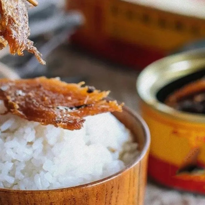 Healthy and No Bones Canned Fried Dace Fish with Black Beans