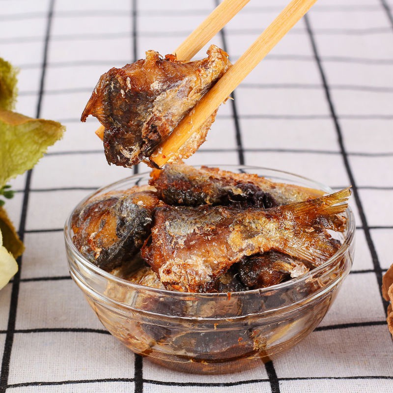 Healthy and No Bones Canned Fried Dace Fish with Black Beans