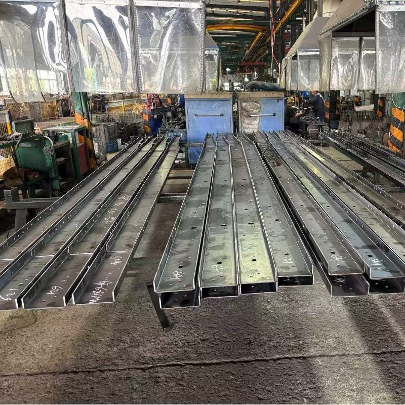 Nqa Certified Skeletal Truck Trailer Featuring 140mm Vertical Beam Height