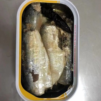 Canned Sardines in Vegetable Oil 125g Club Can