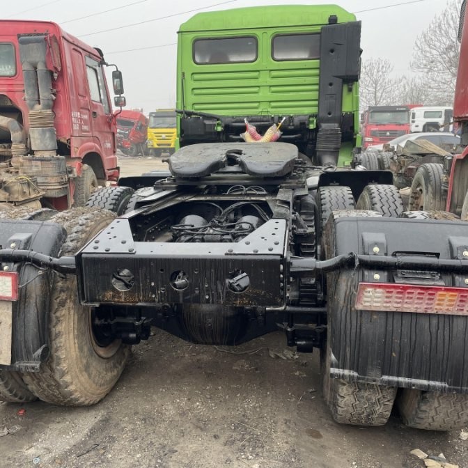 Shacman Delong F3000 Heavy-Duty 6*4 375HP Tractor Truck Head Semi Trailer Head