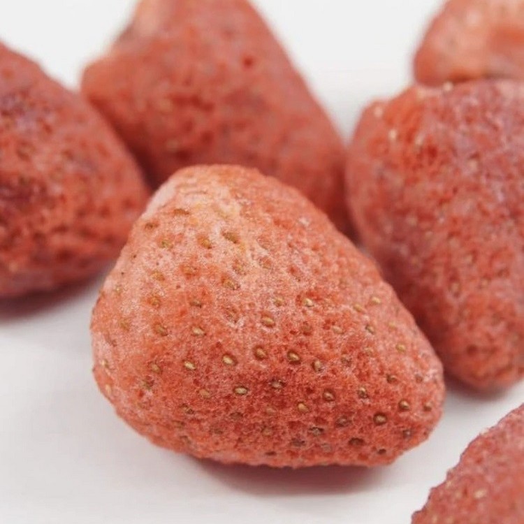 Whole Freeze-Dried Strawberry with Natural Vitamin C Source and Bulk Packaging