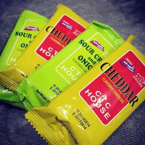 Tasty Ctc House Cheddar&Sour Cream and Onion Flavored Soda Crackers