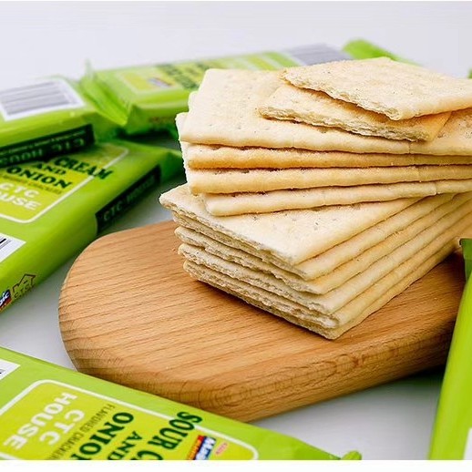 Tasty Ctc House Cheddar&Sour Cream and Onion Flavored Soda Crackers