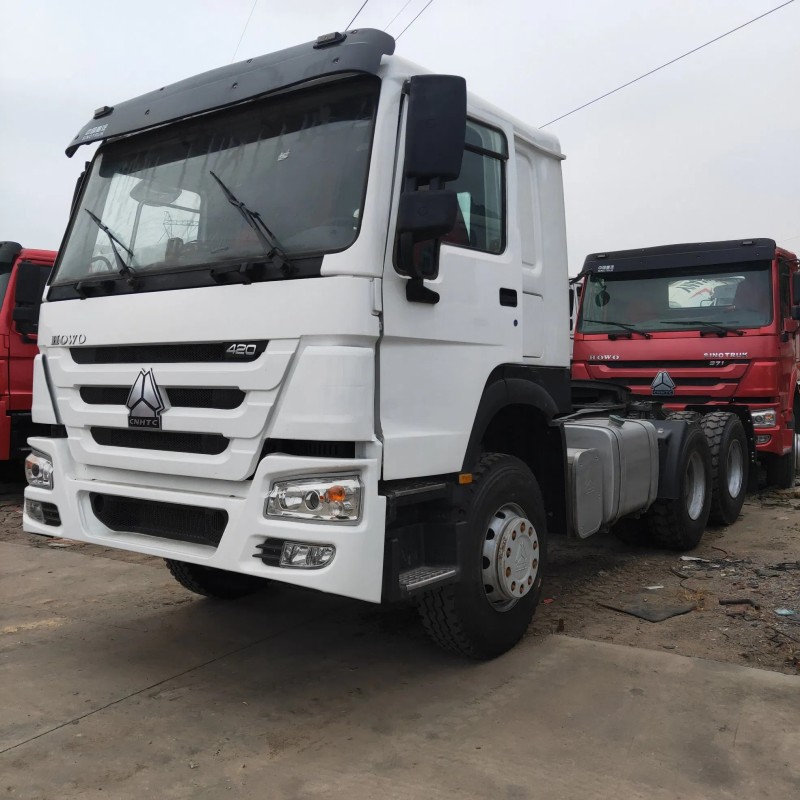 Cheap Chinese Brand Sinotrukused HOWO 420HP Tractor Head Red Truck Head for Sale