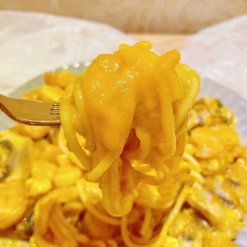 Factory OEM Healthy Salted Egg Yolk Cheese Sauce Spaghetti Shelf Life 12 Month with Bowl