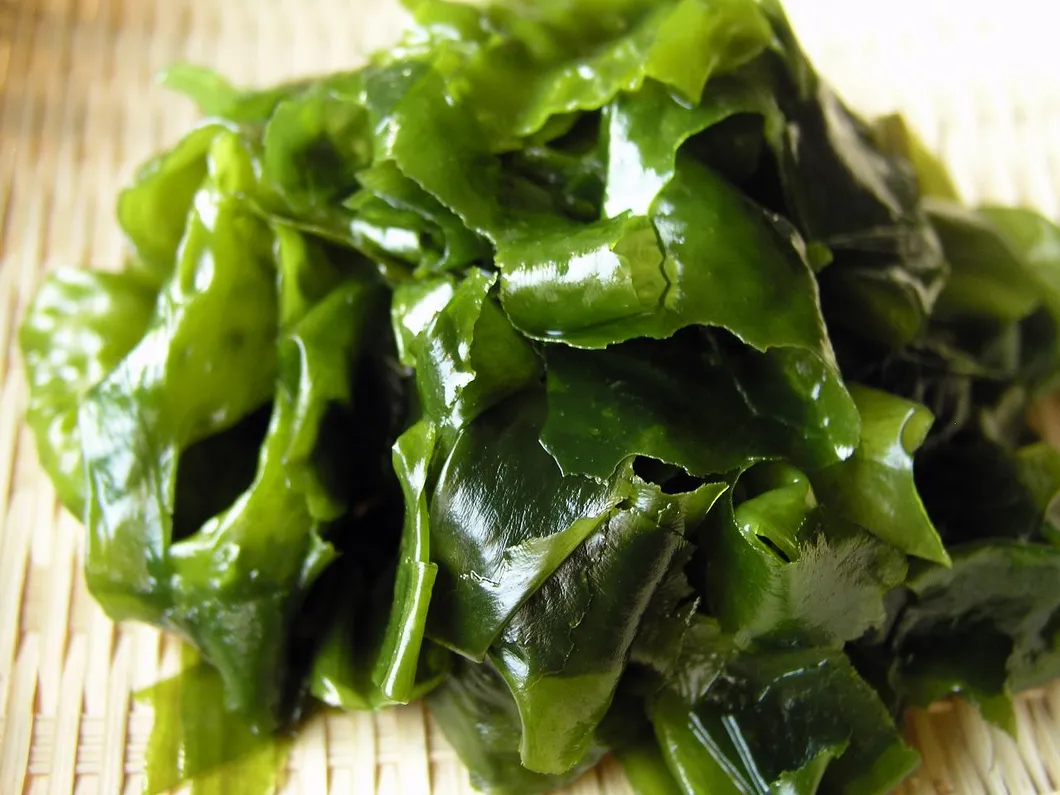 Hot Selling Soupmate Dark Green Color Edible Seaweed Dried Wakame Leaves Cut