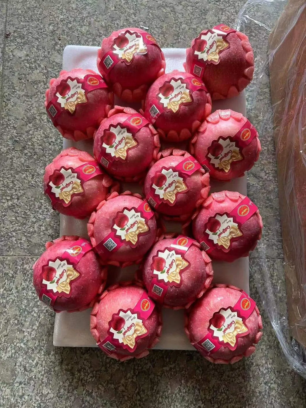 Nutritious and Vitamin-Rich Ripe Red FUJI Apples Are Sourced From High-Quality Suppliers in China