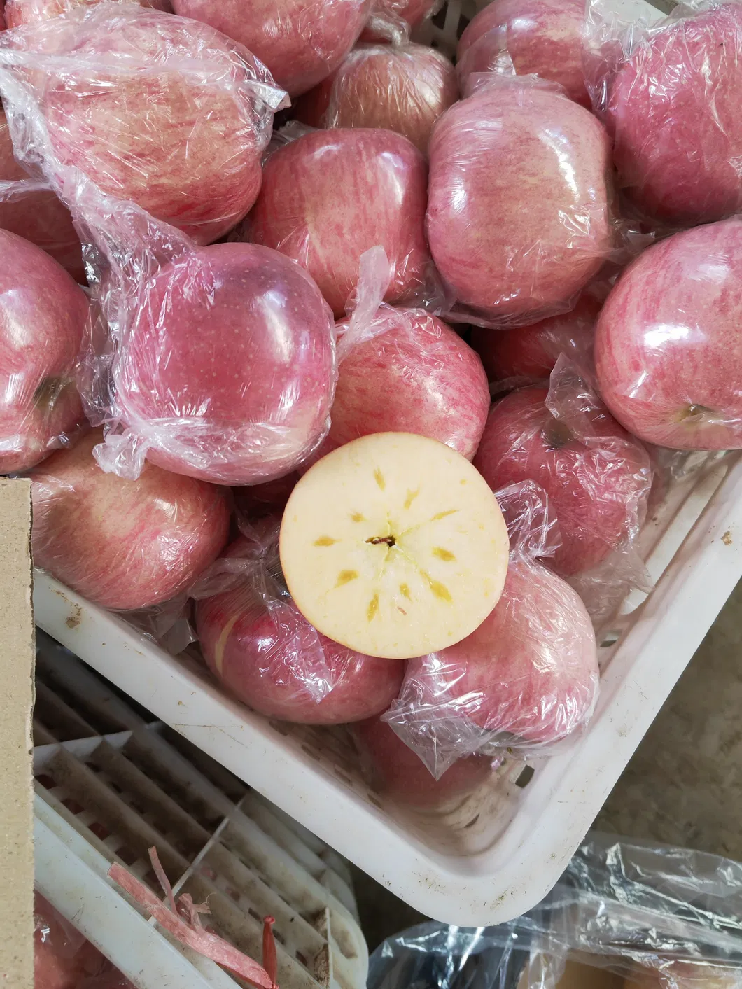Nutritious and Vitamin-Rich Ripe Red FUJI Apples Are Sourced From High-Quality Suppliers in China