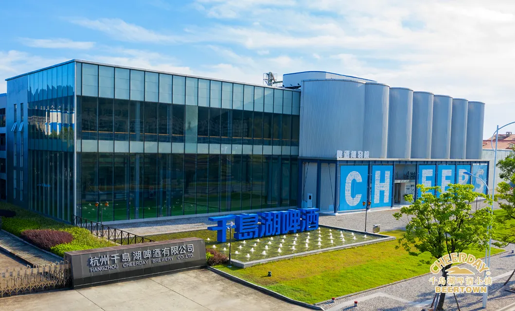 Chinese High Quality OEM Canned Lager Beer in Bulk 3.3%Vol 1L 1*6 Cans