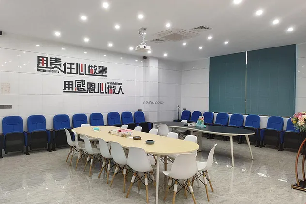 115g Square Box Peeling Gummy Individual Wrap Fruit Juice Soft Jelly Candy