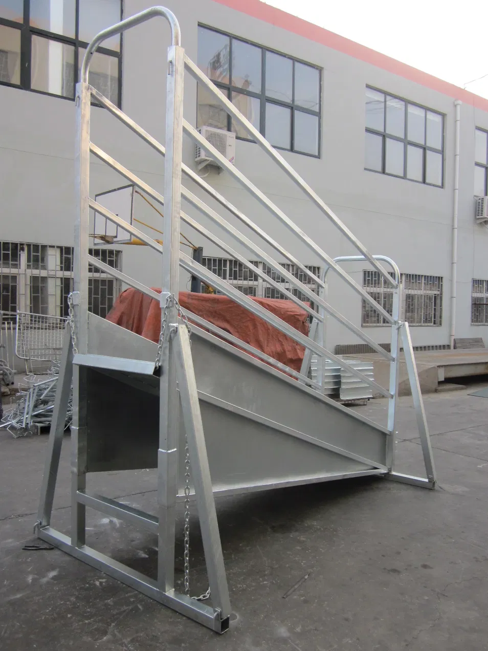 Hot Dipped Galvanized Mobile Adjustable Premium Livestock Equipment Farming Cattle Loading Ramp