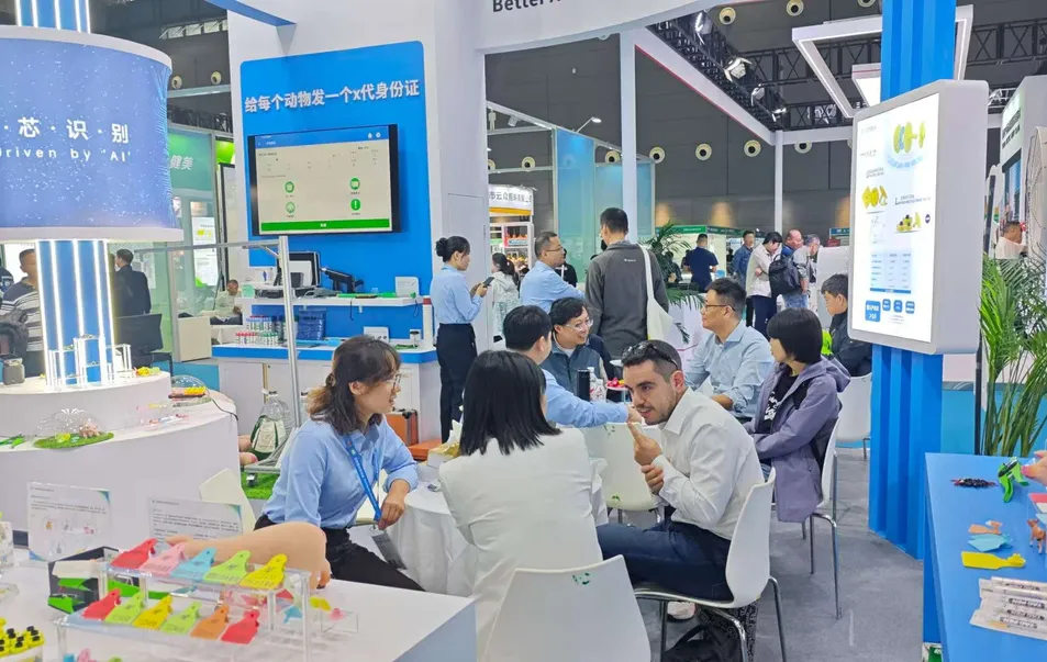 UHF Eartag Square-Head Non-Metal 860-960MHz ISO18000-6c Pig-Sheep