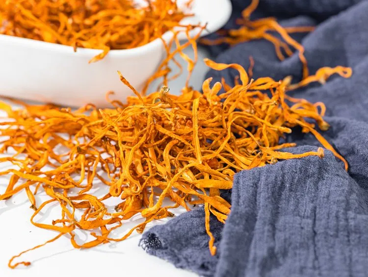 Sweet & Tender Cordyceps Flower - Dried Edible Fungi for Soup & Stew