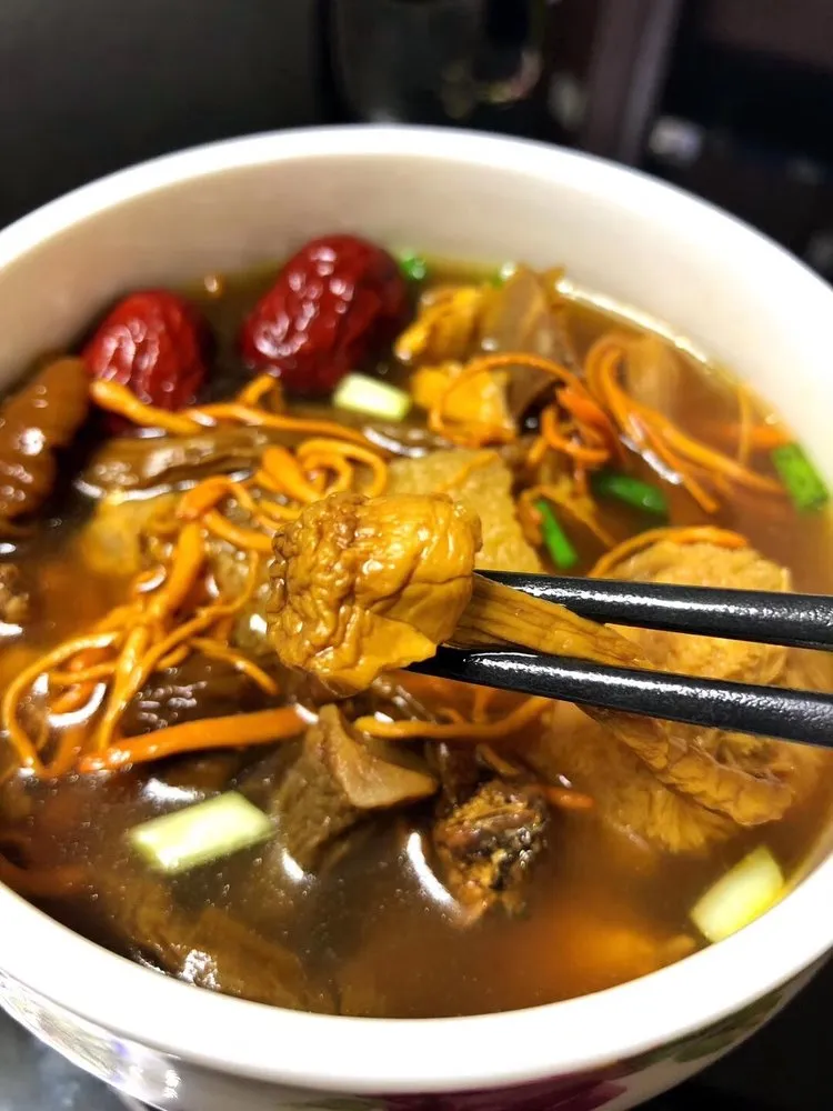 Sweet & Tender Cordyceps Flower - Dried Edible Fungi for Soup & Stew