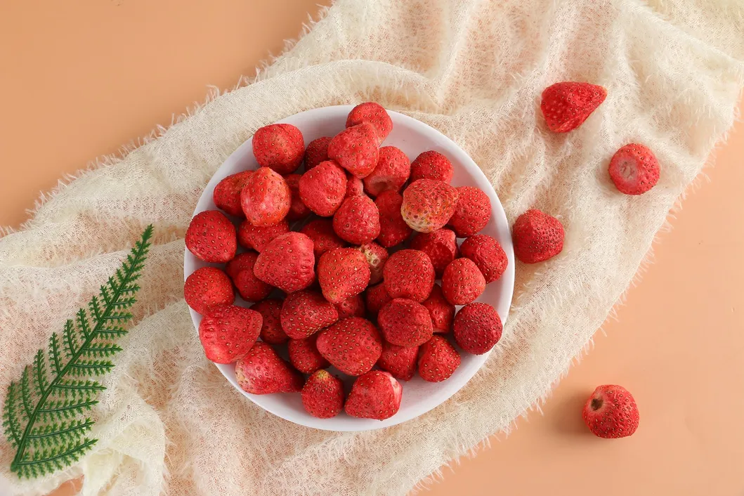 Certified Whole Strawberries 20-25mm for Sea Transportation in Plastic Package