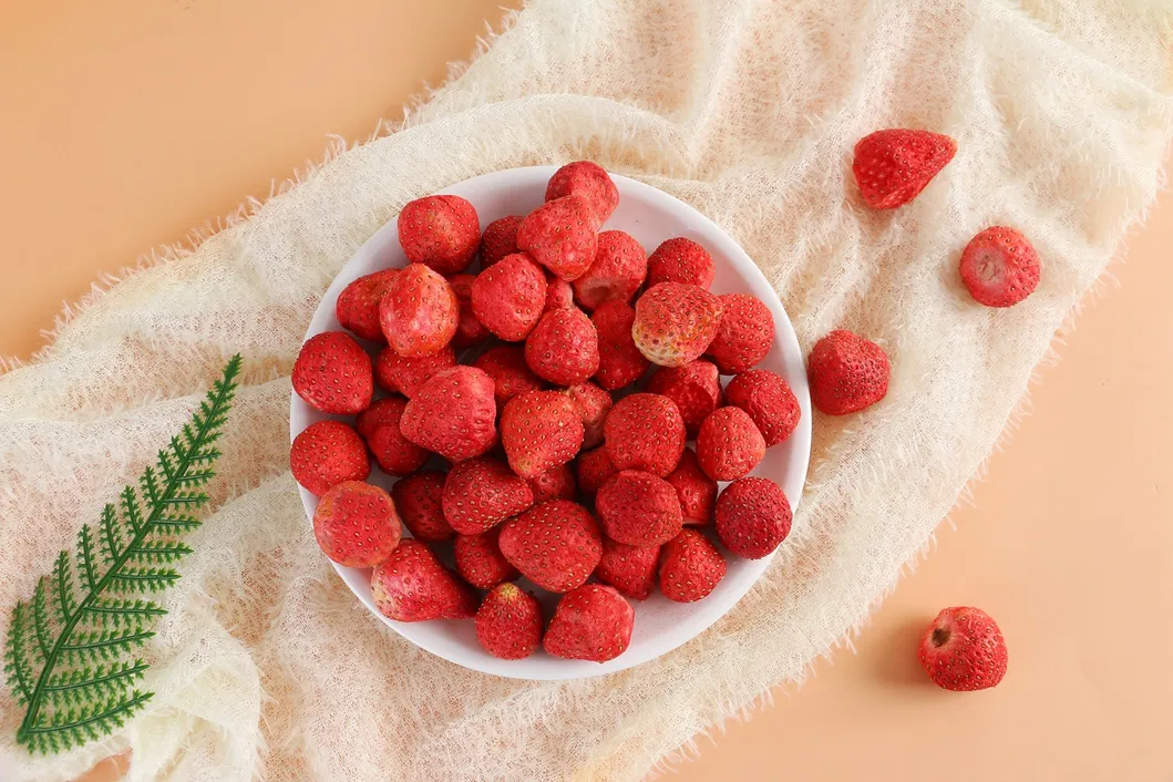 Certified Whole Strawberries 20-25mm for Sea Transportation in Plastic Package