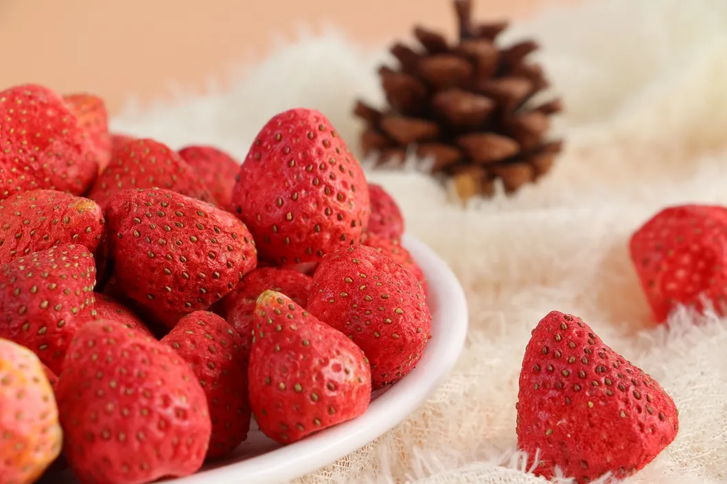 Certified Whole Strawberries 20-25mm for Sea Transportation in Plastic Package