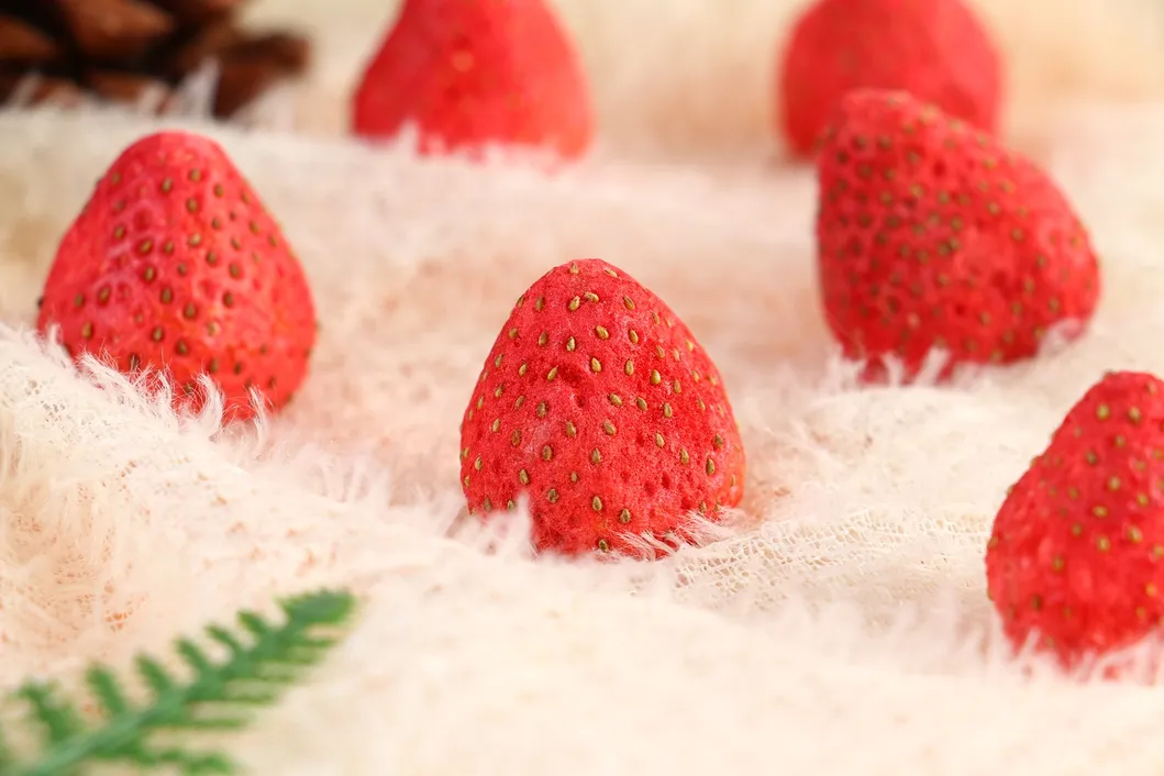 Certified Whole Strawberries 20-25mm for Sea Transportation in Plastic Package