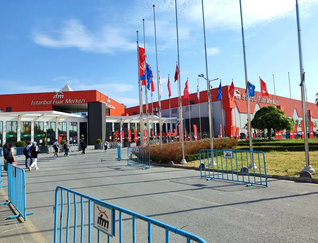 Snacks to Satisfy Your Cravings During The Weight Loss Period: Chicken and Vegetables Sausages.