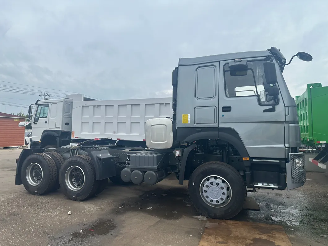 Cheap Chinese Brand Sinotrukused HOWO 420HP Tractor Head Red Truck Head for Sale