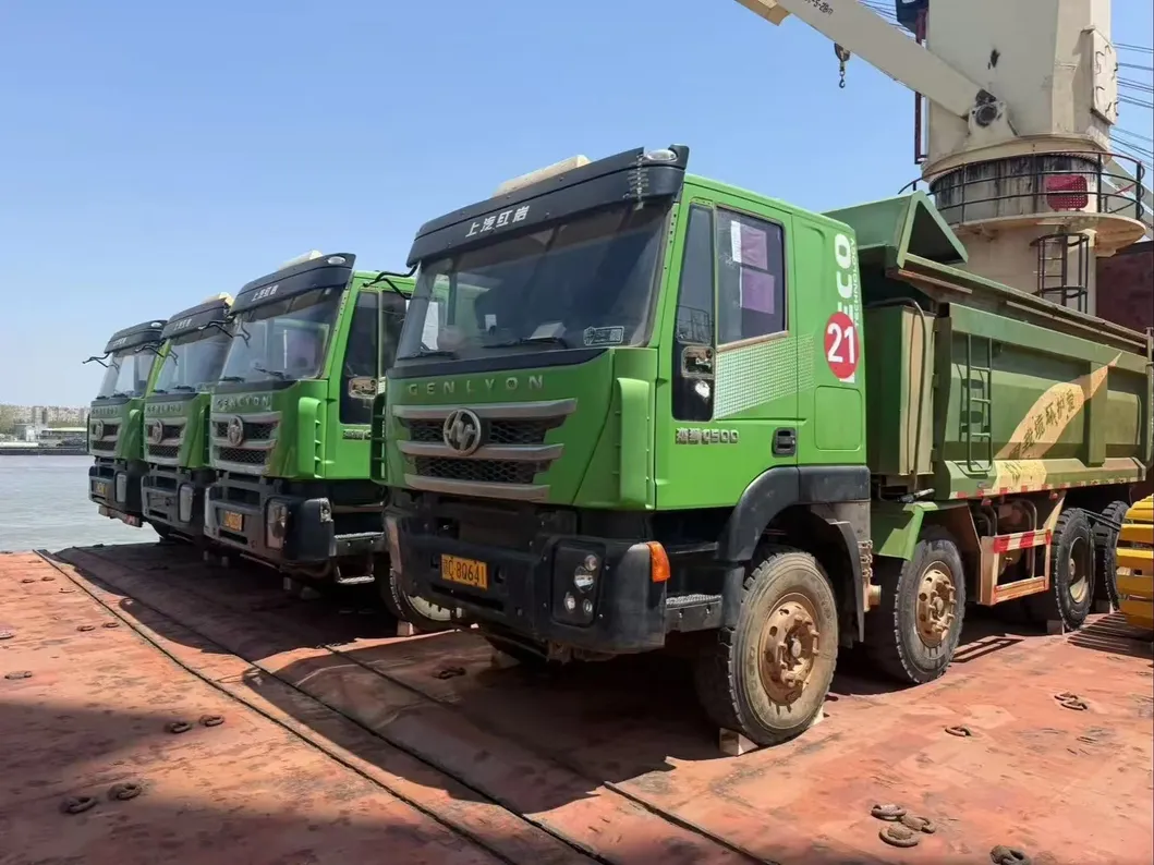 Cheap Chinese Brand Sinotrukused HOWO 420HP Tractor Head Red Truck Head for Sale