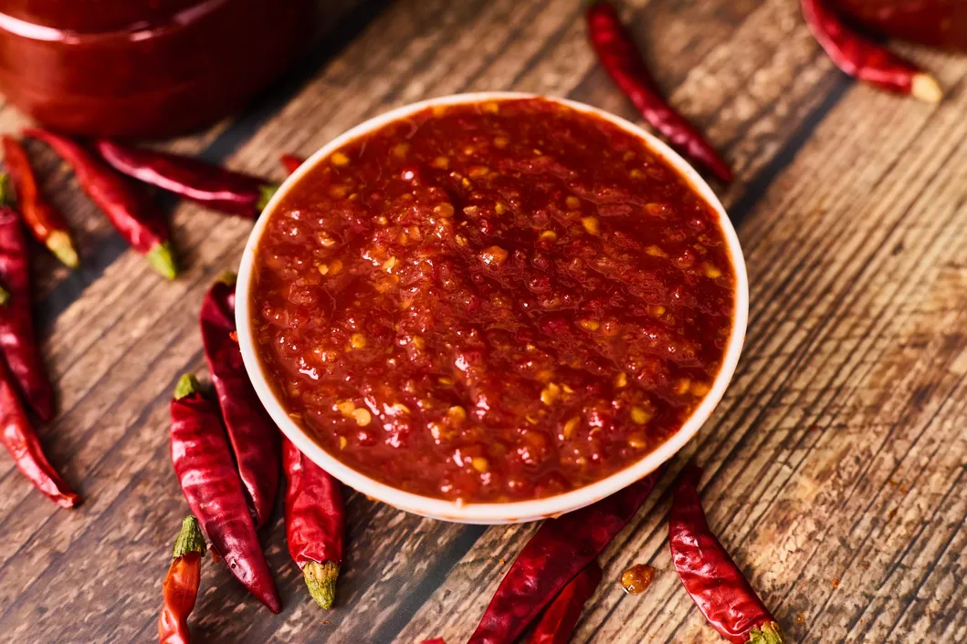 Factory-Customized Chinese Hala Healthy and Delicious Bulk Condiments Garlic Spicy and Hot Chili Sauce