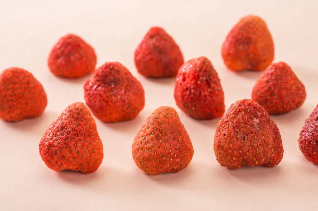 Freeze Dried Sweetened Fd Strawberry Flakes